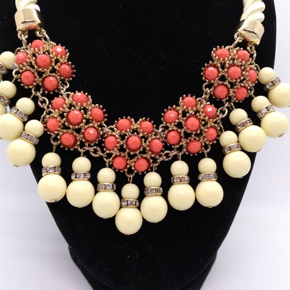 Banana Republic statement necklace - Picture 2 of 14